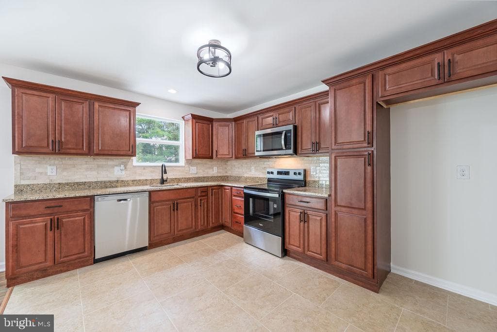 231 E Avon Road photo 14