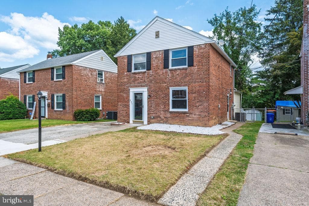 231 E Avon Road photo 3