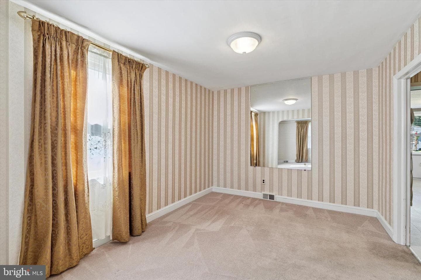 132 S Sproul Road photo 33