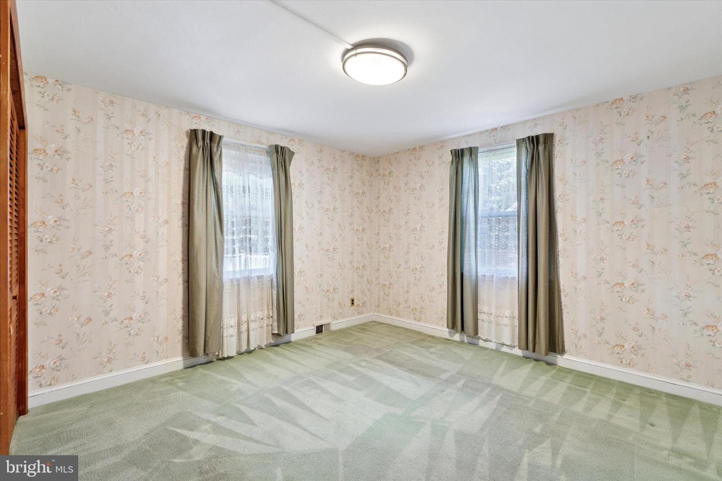 132 S Sproul Road photo 34