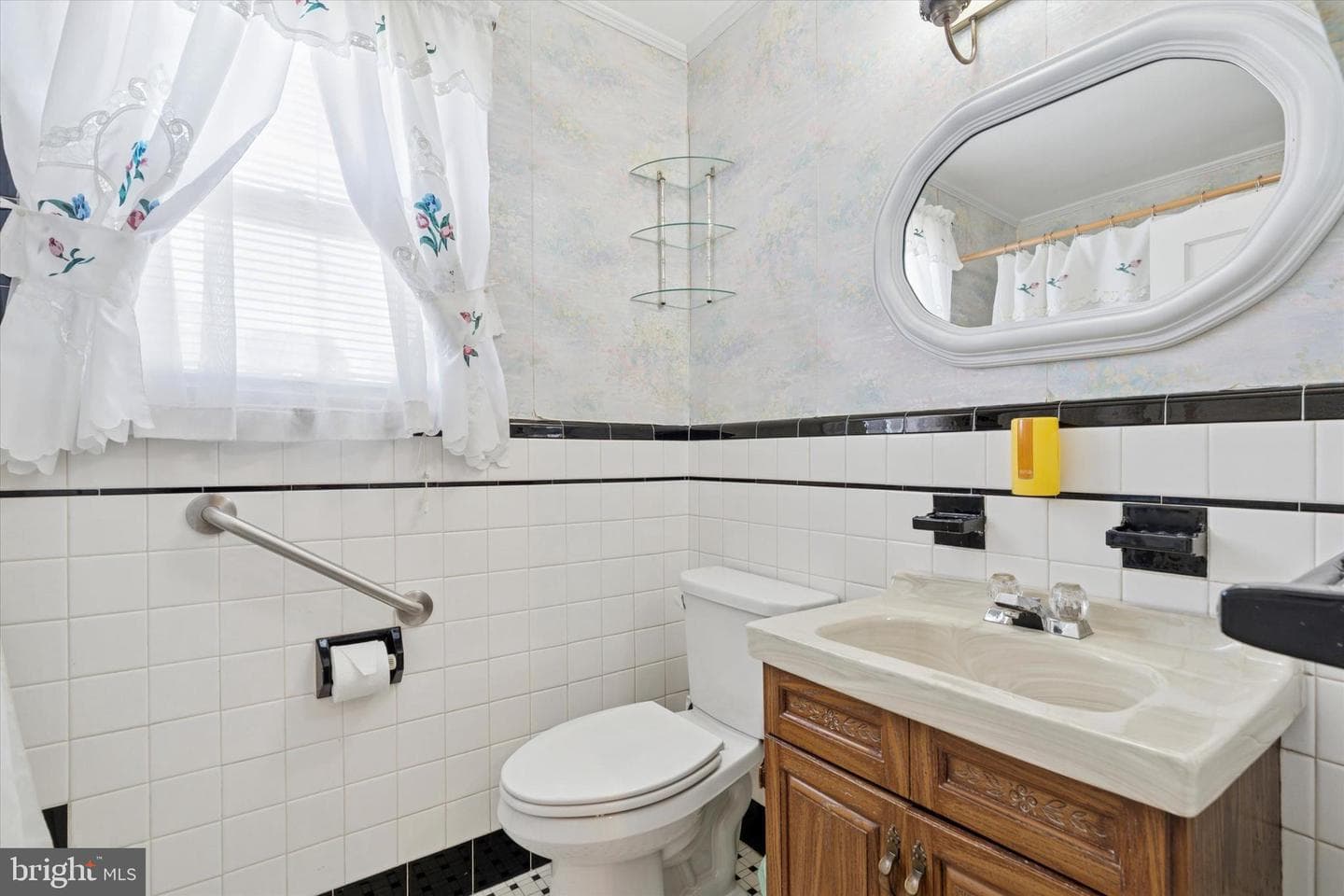 132 S Sproul Road photo 36