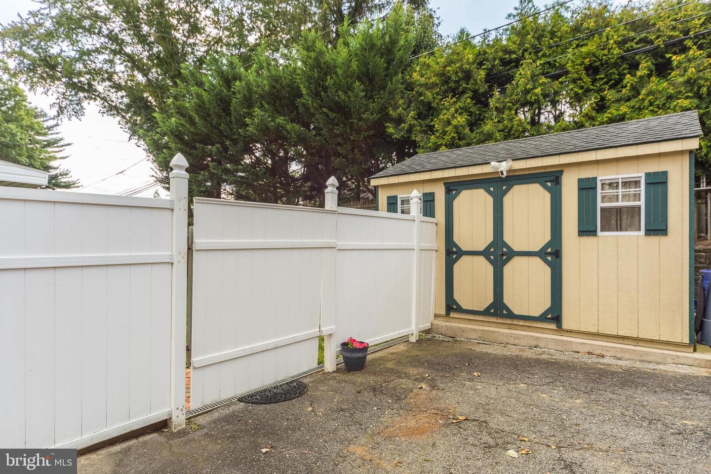 816 Addingham Avenue photo 36