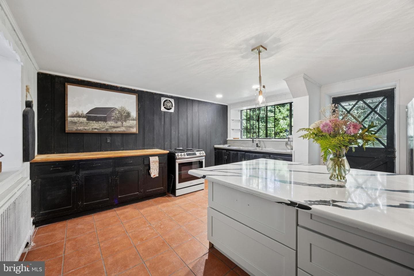 212 W 24th Street photo 12
