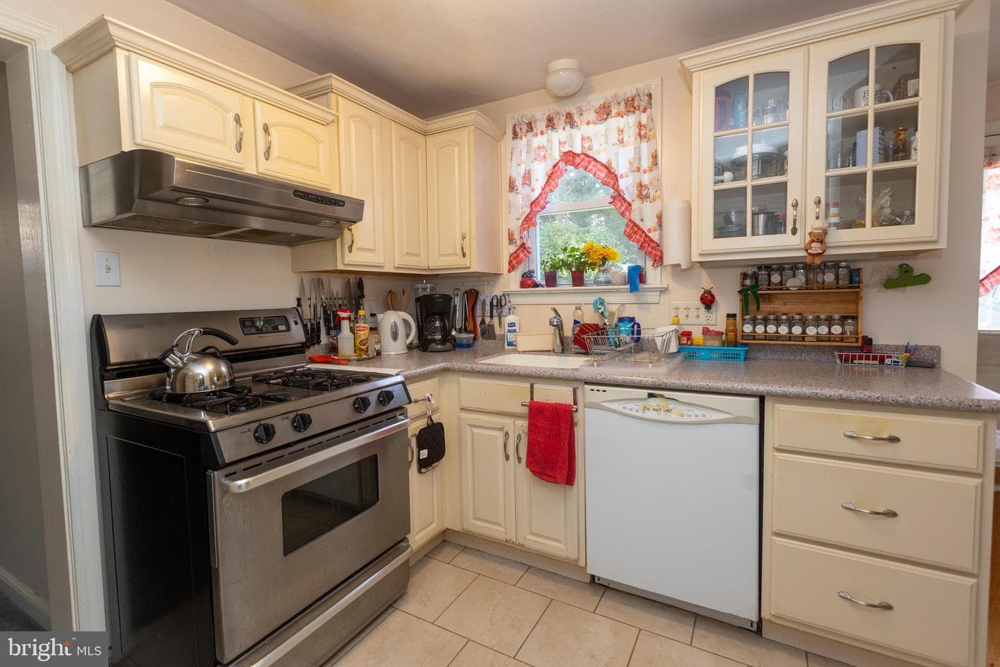 2409 Belmont Avenue photo 8