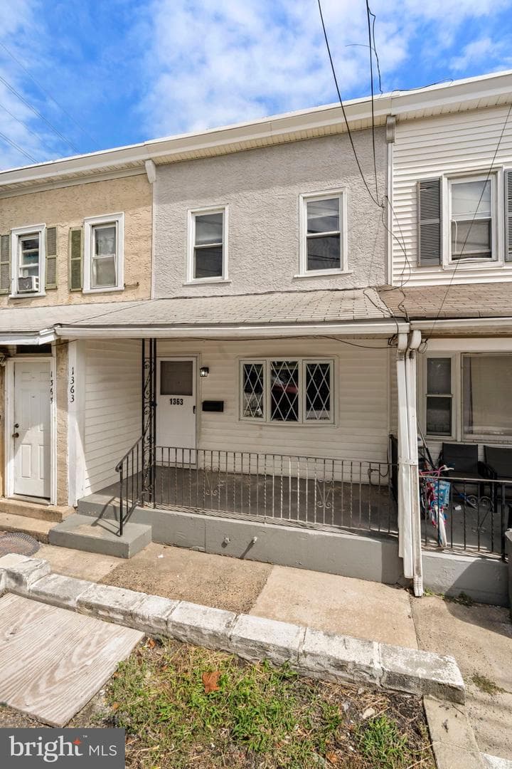 1363 Green Street photo 2