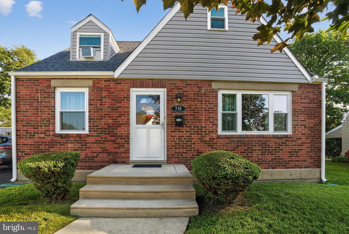 719 Brooke Avenue photo 4