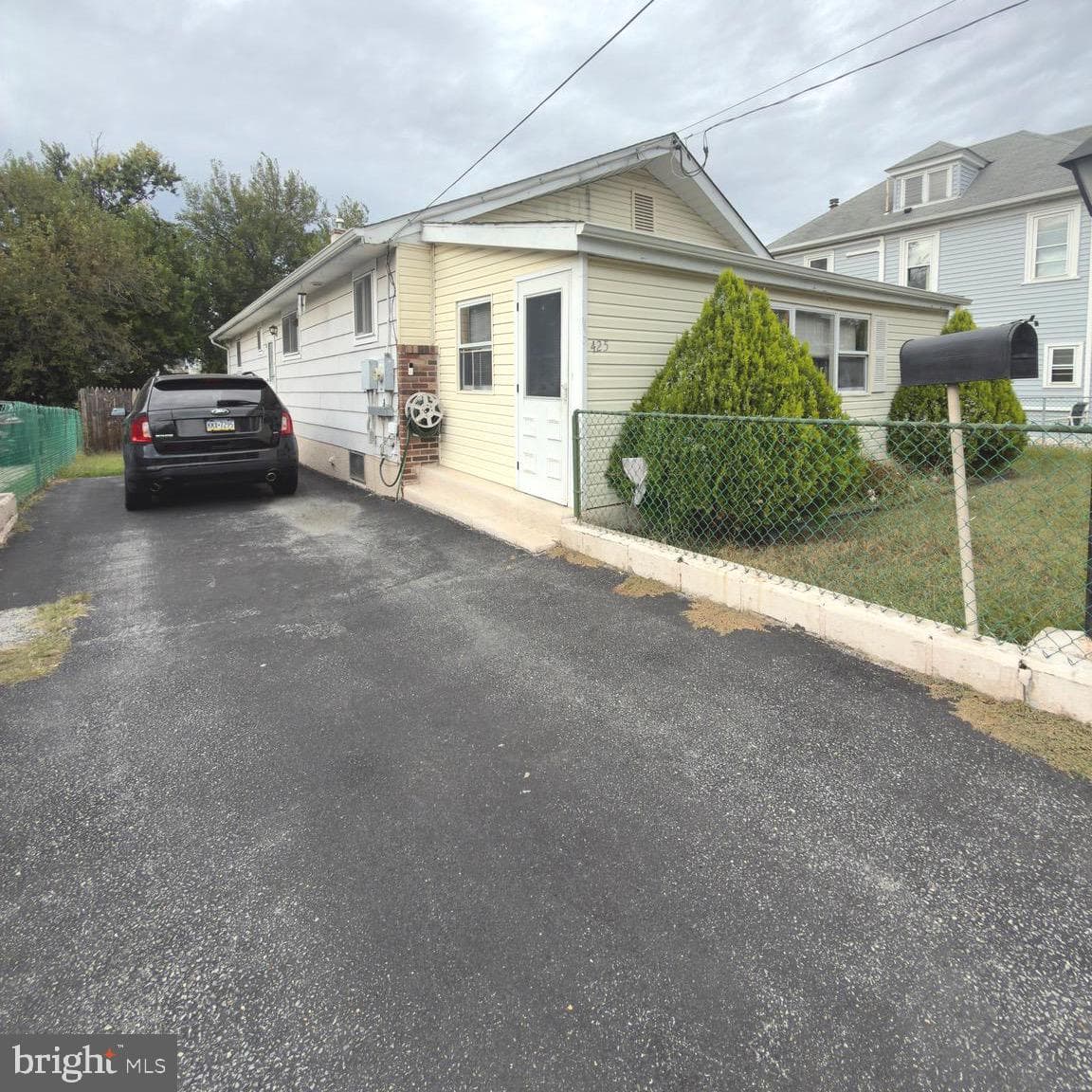 425 Manhattan Street