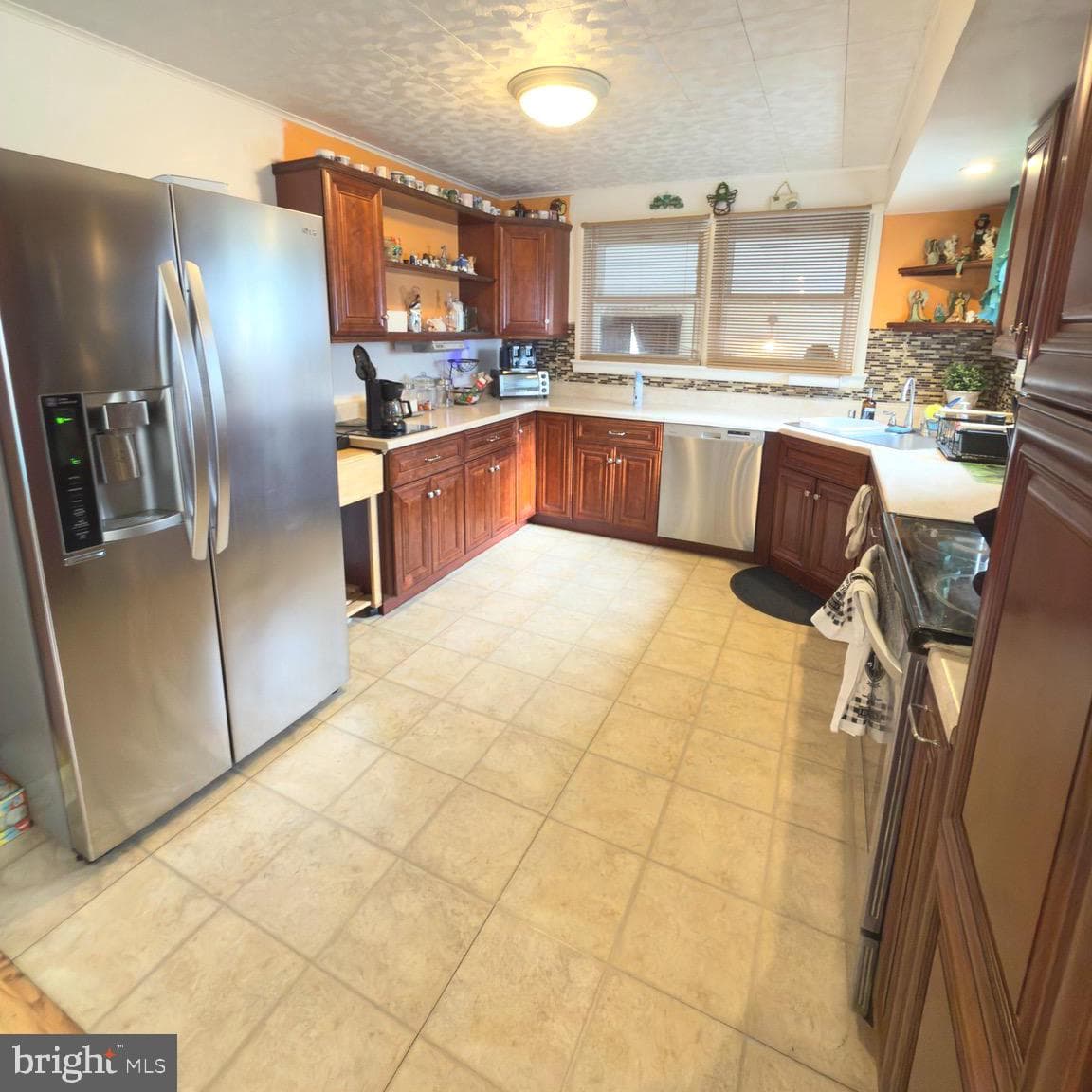 425 Manhattan Street photo 13