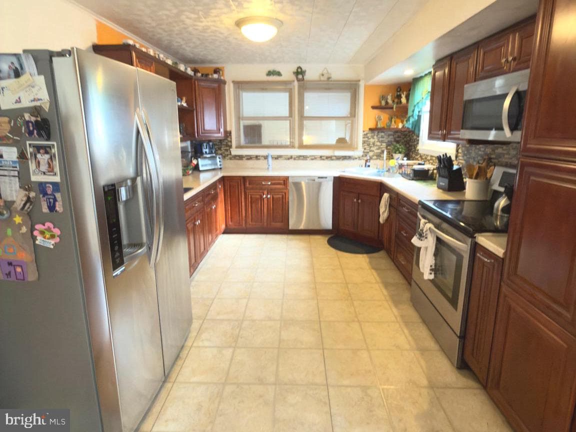 425 Manhattan Street photo 15