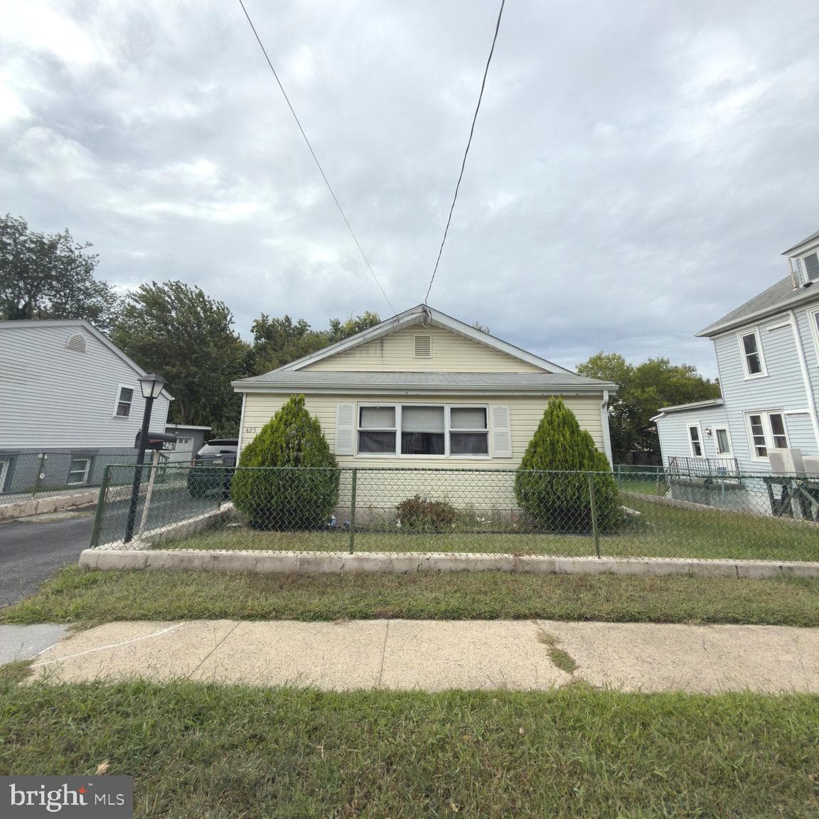 425 Manhattan Street photo 2