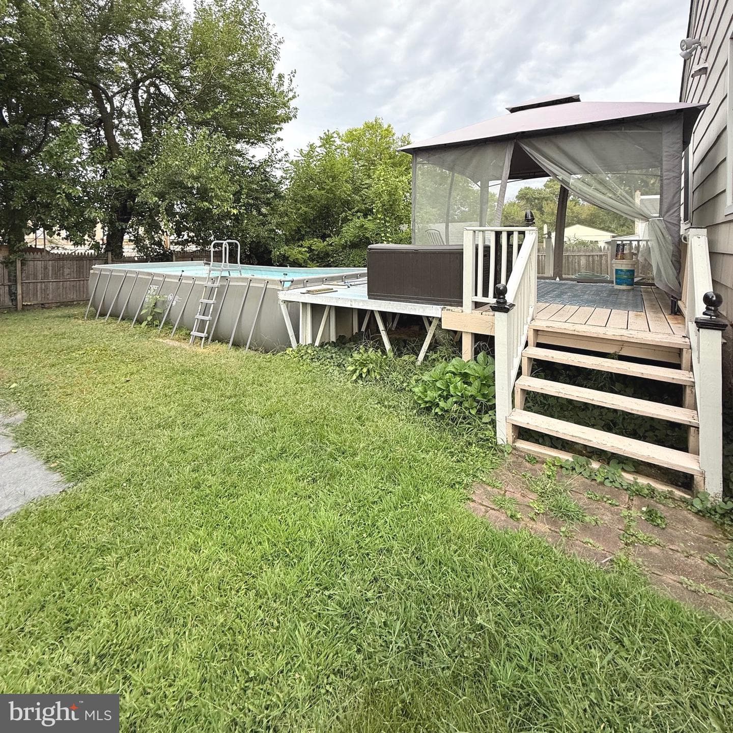 425 Manhattan Street photo 27