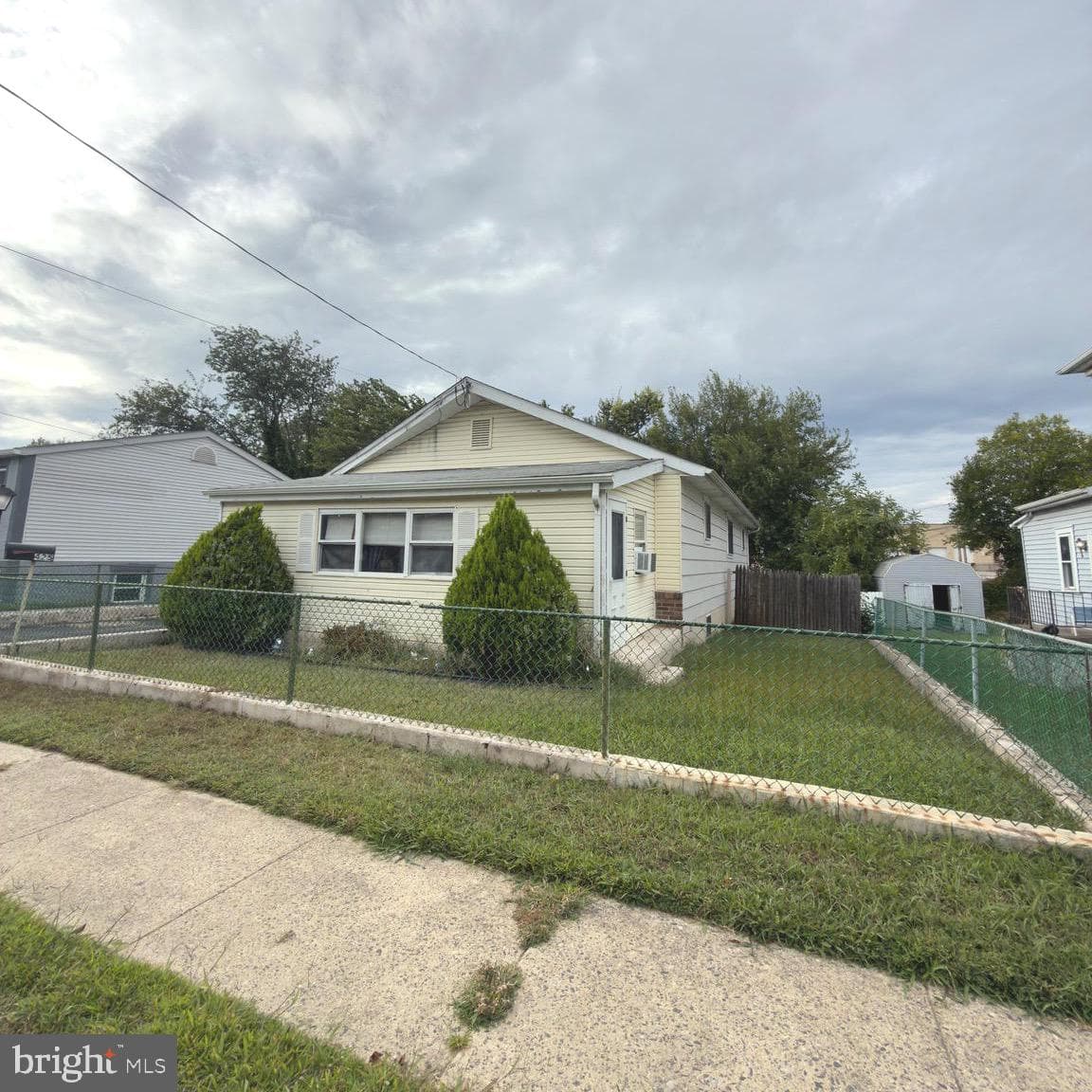 425 Manhattan Street photo 3