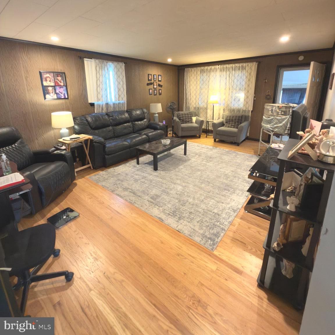 425 Manhattan Street photo 8