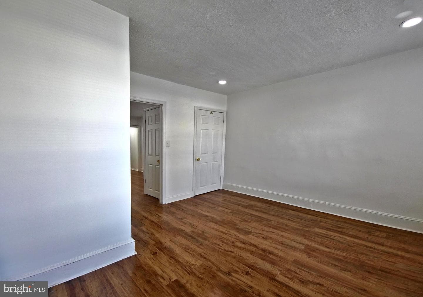 807 W 7th Street photo 14