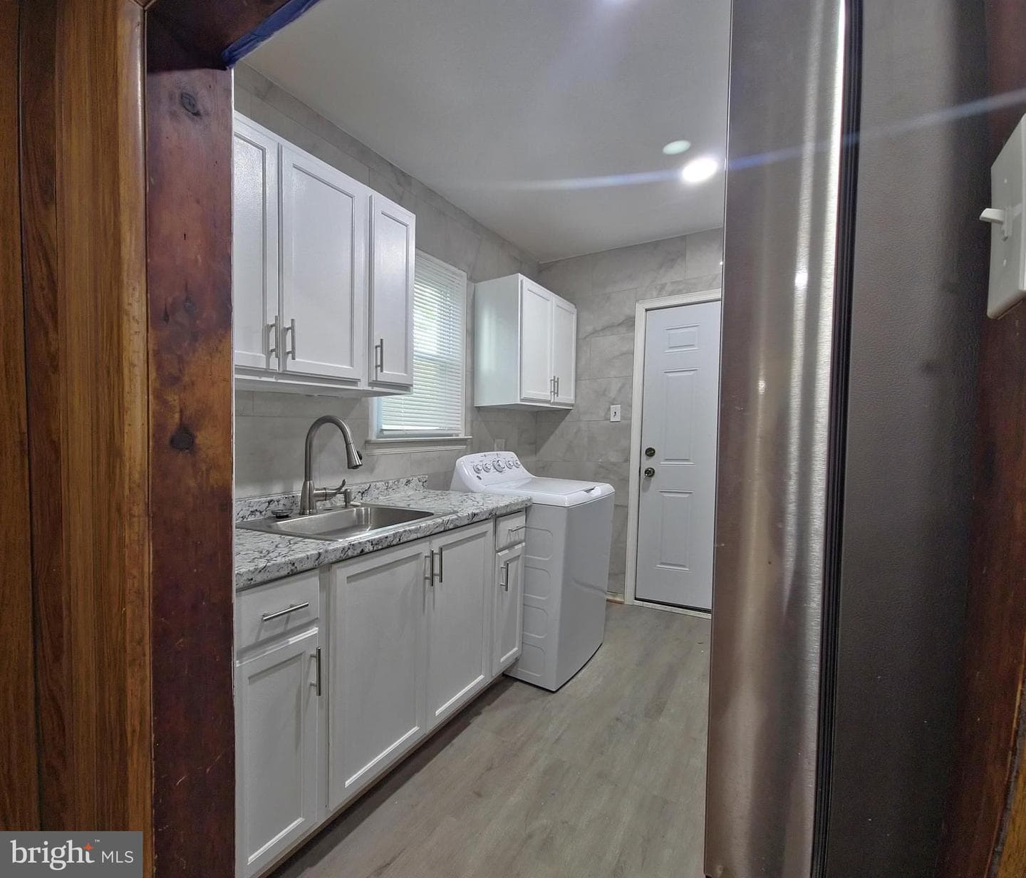 807 W 7th Street photo 23