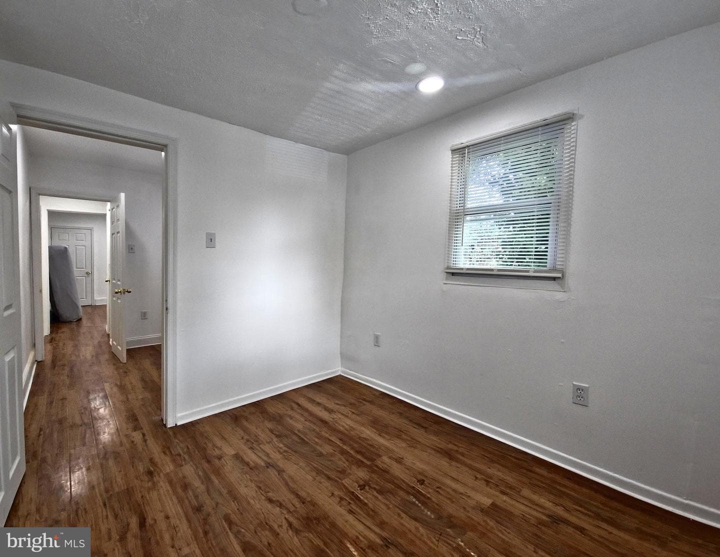 807 W 7th Street photo 4