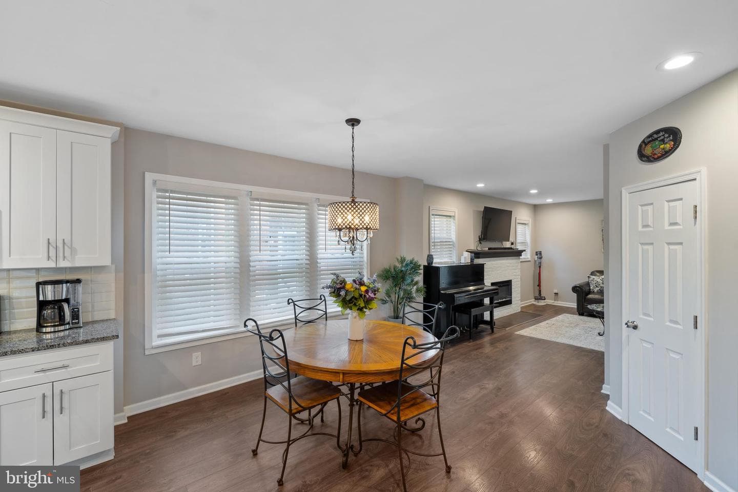261 E Avon Road photo 11