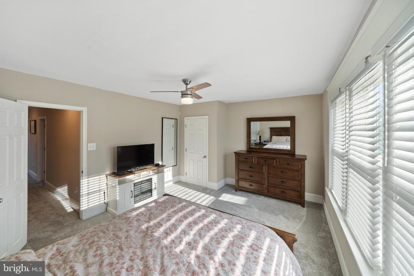 261 E Avon Road photo 17