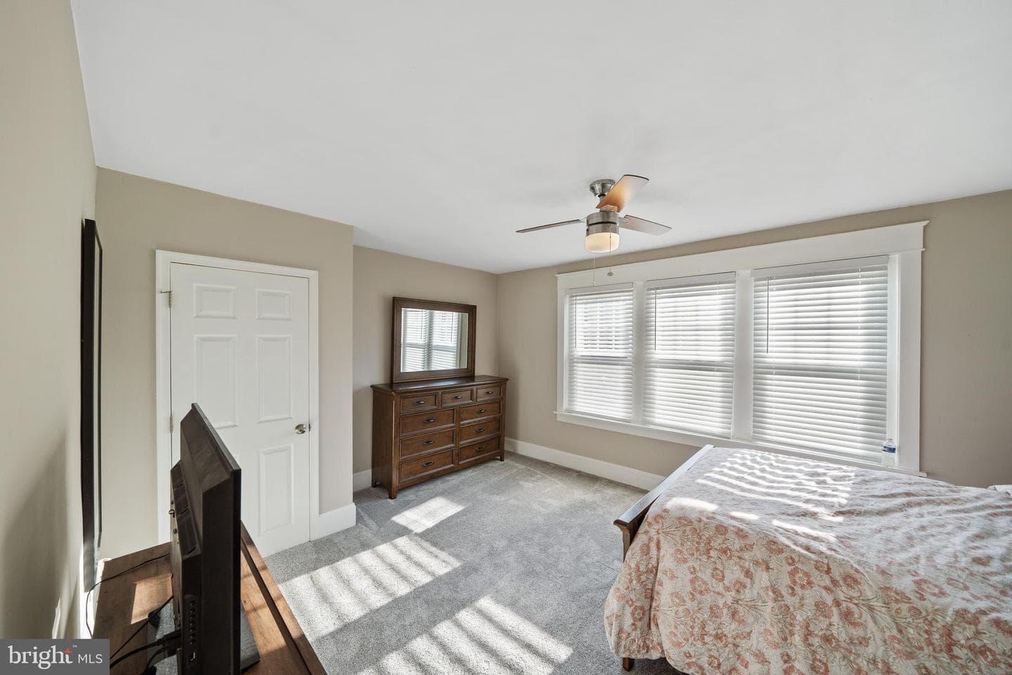 261 E Avon Road photo 18