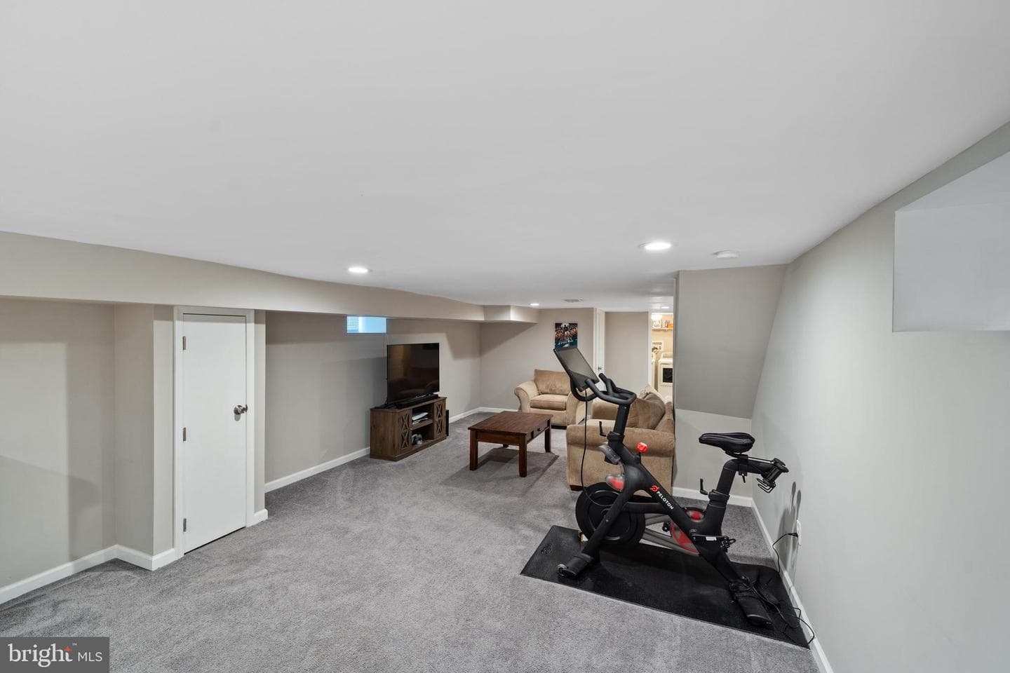 261 E Avon Road photo 28