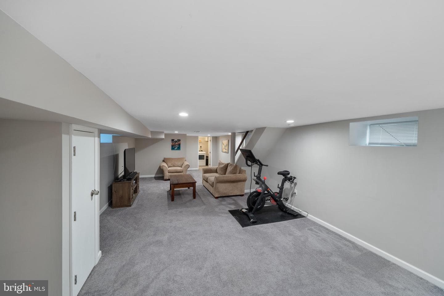 261 E Avon Road photo 29