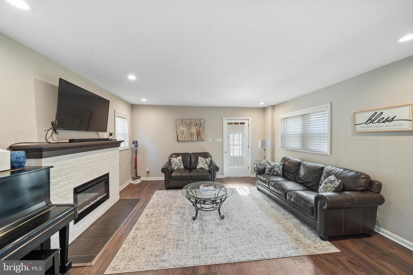 261 E Avon Road photo 7