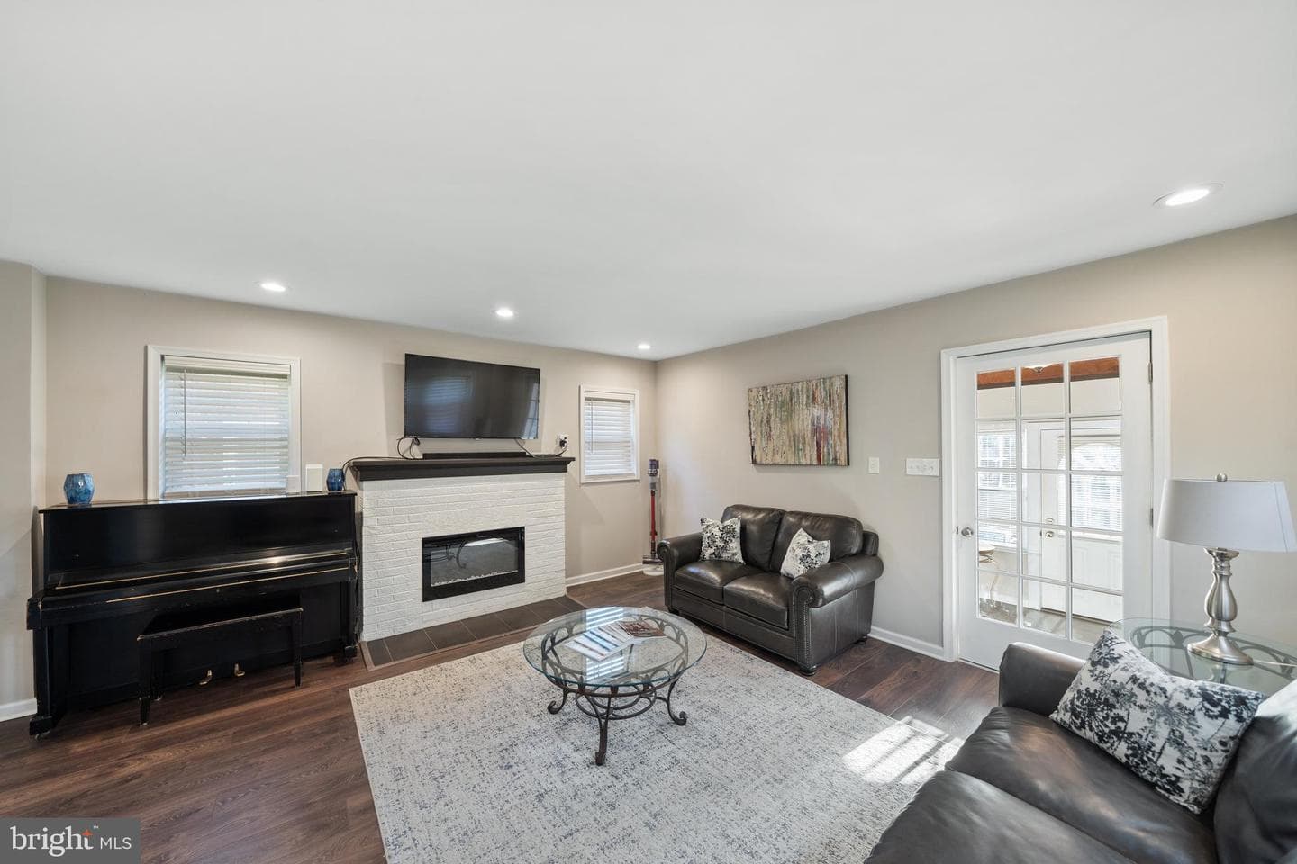 261 E Avon Road photo 9