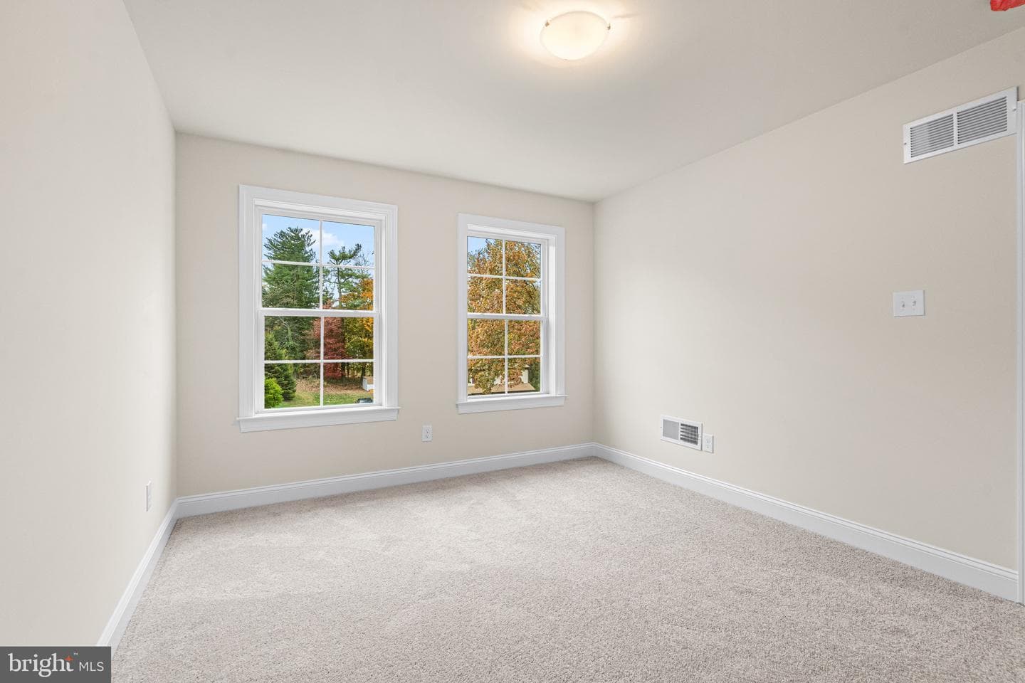 12 Claremont Boulevard photo 42