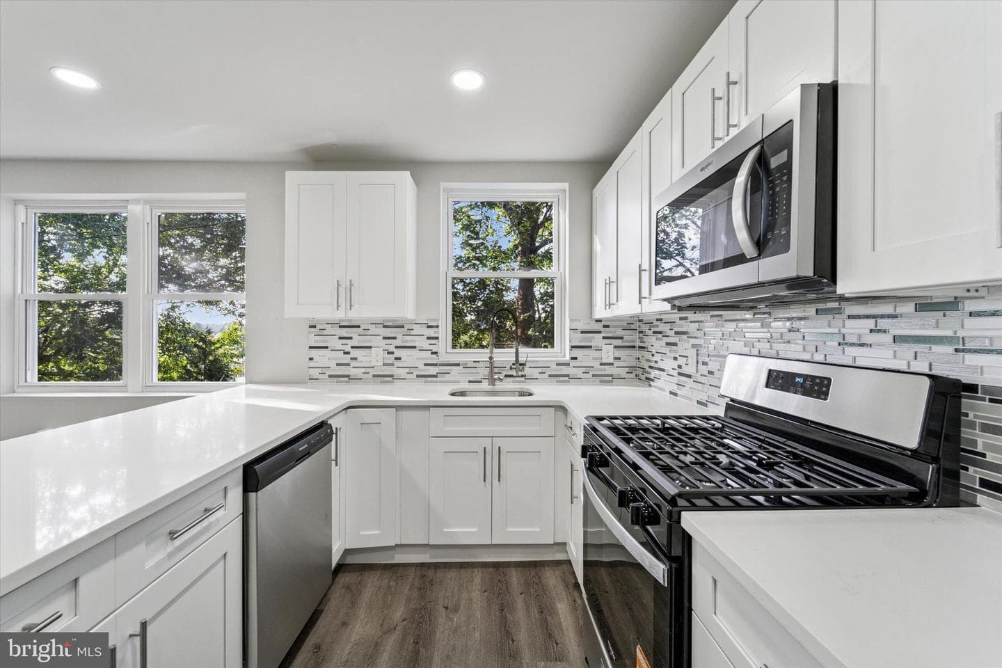 6858 Clover Lane photo 4
