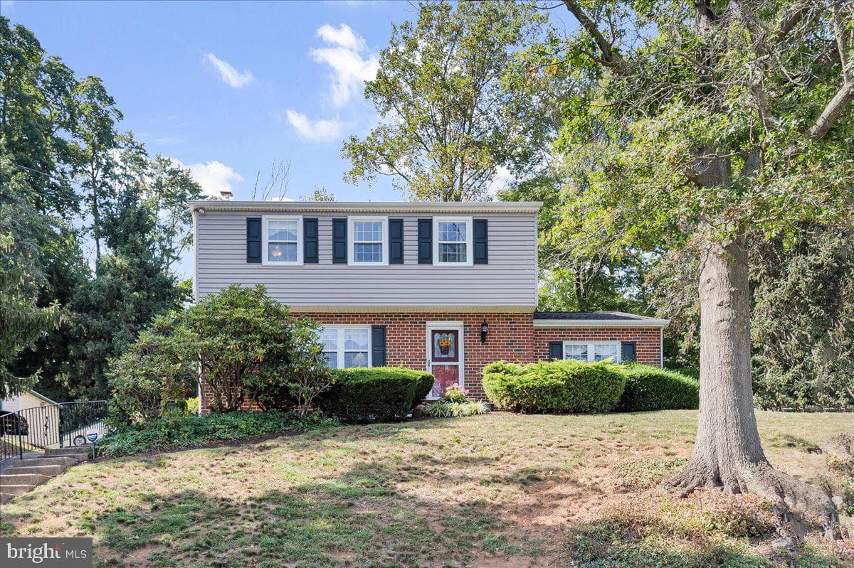 2575 W Colonial Drive photo 1
