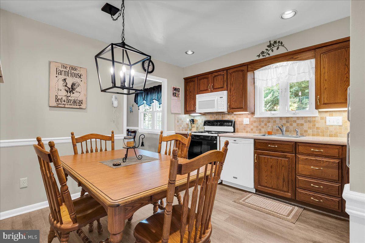 2575 W Colonial Drive photo 8