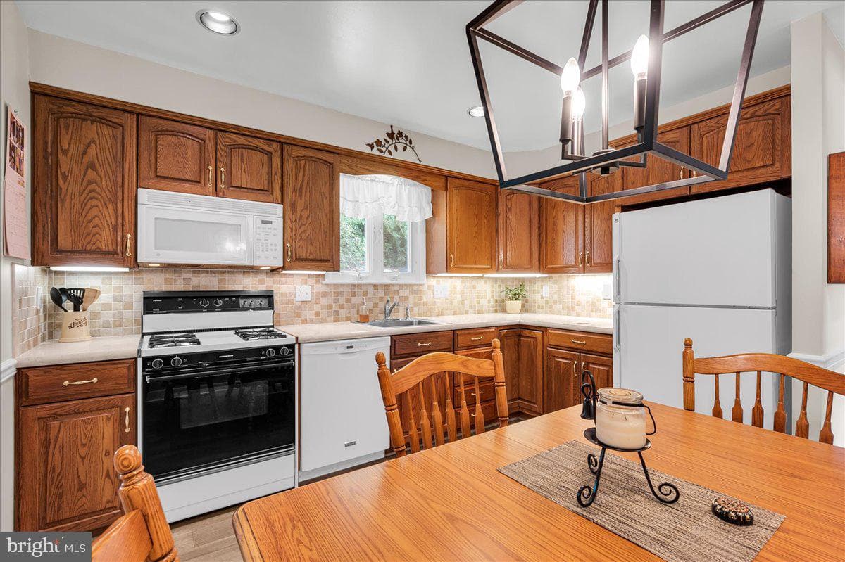 2575 W Colonial Drive photo 9