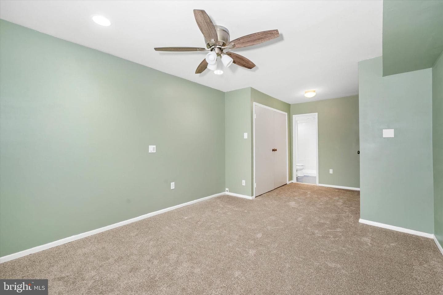 1602 Painters Crossing #1602 photo 18