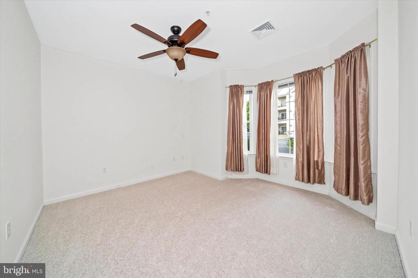 711 Creekside Drive photo 16