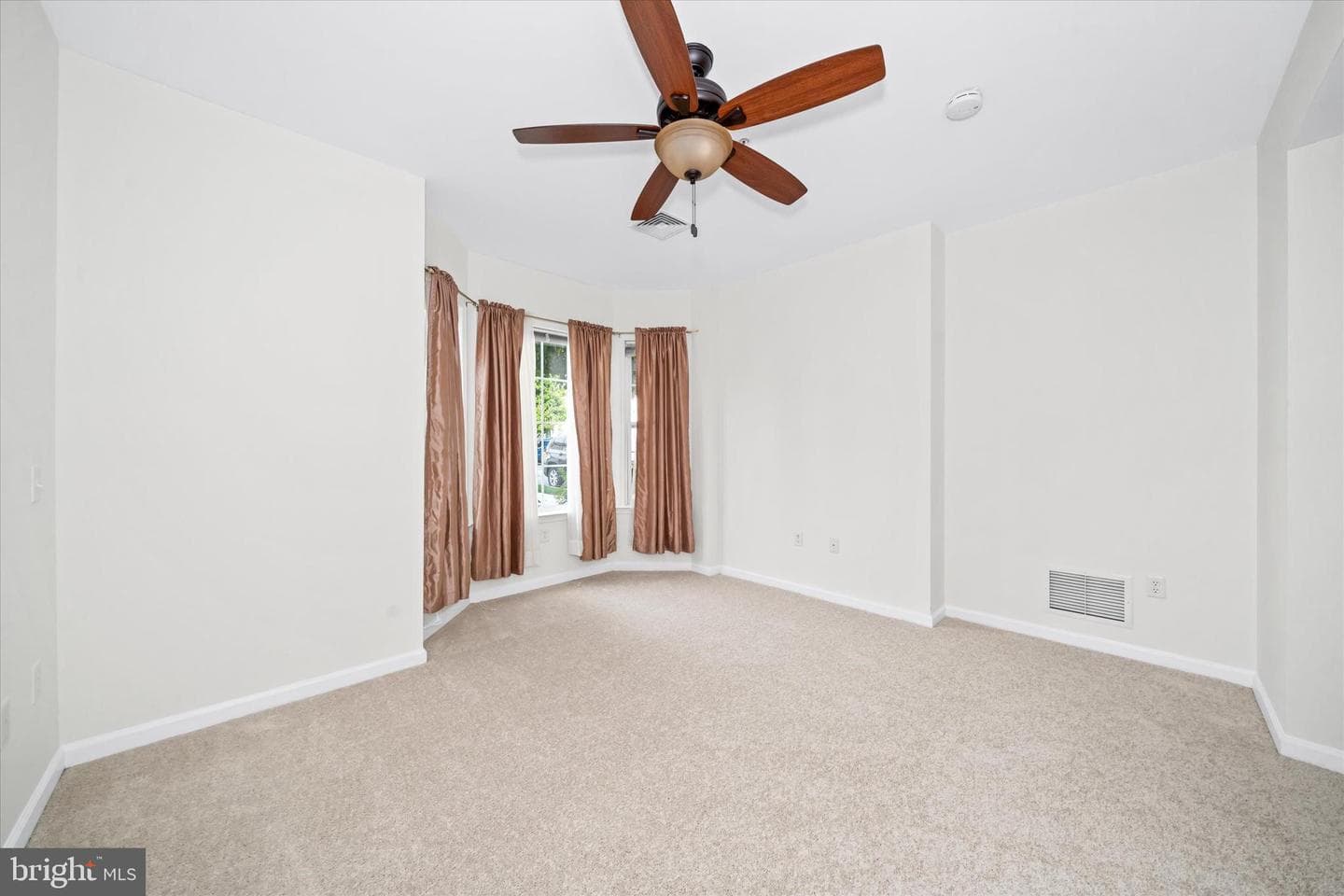 711 Creekside Drive photo 18