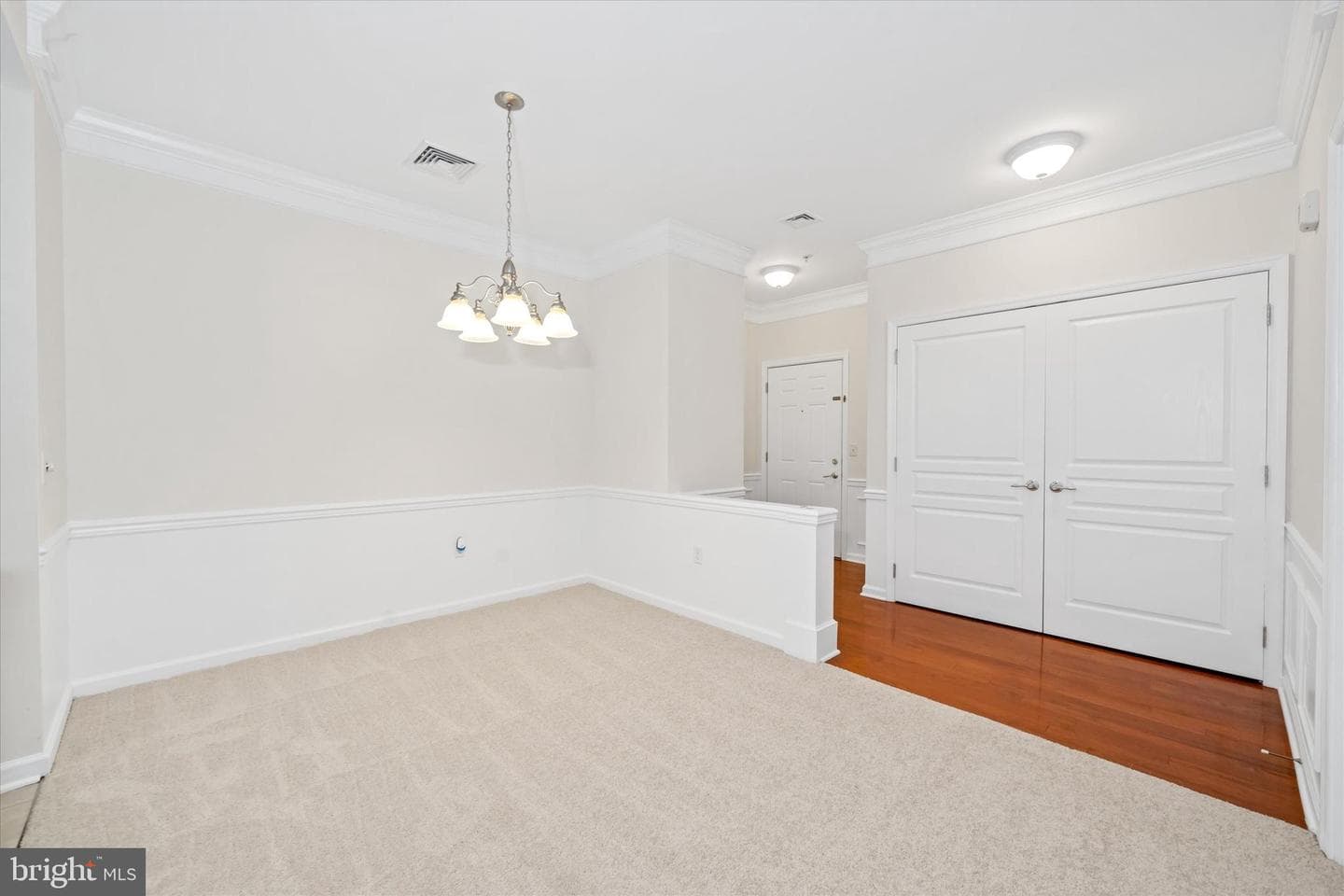 711 Creekside Drive photo 3