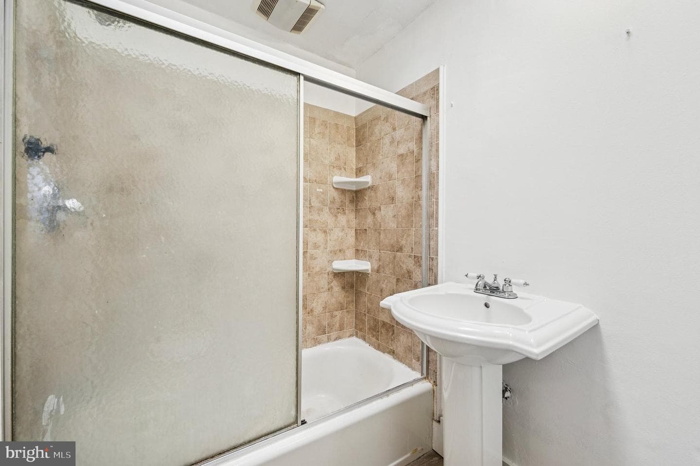 952 Grant Road photo 13