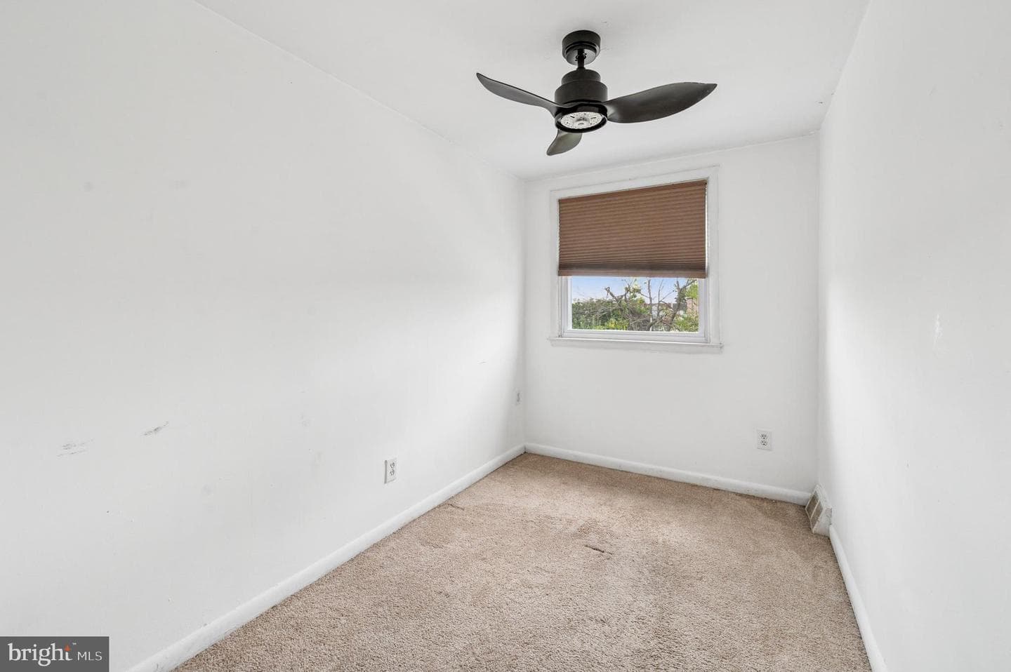952 Grant Road photo 15