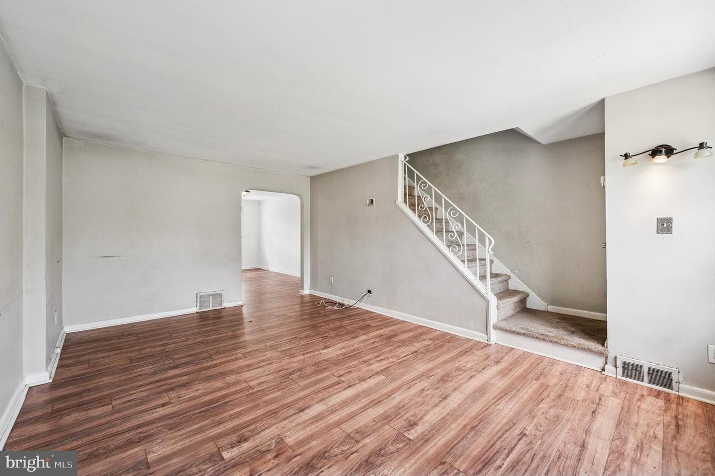 952 Grant Road photo 3