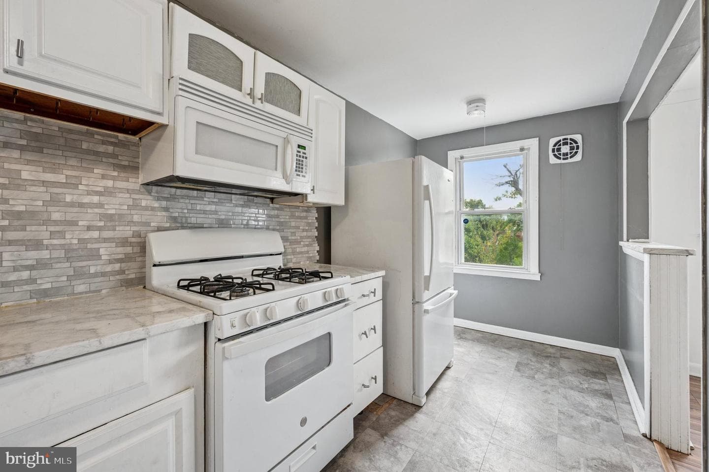 952 Grant Road photo 9
