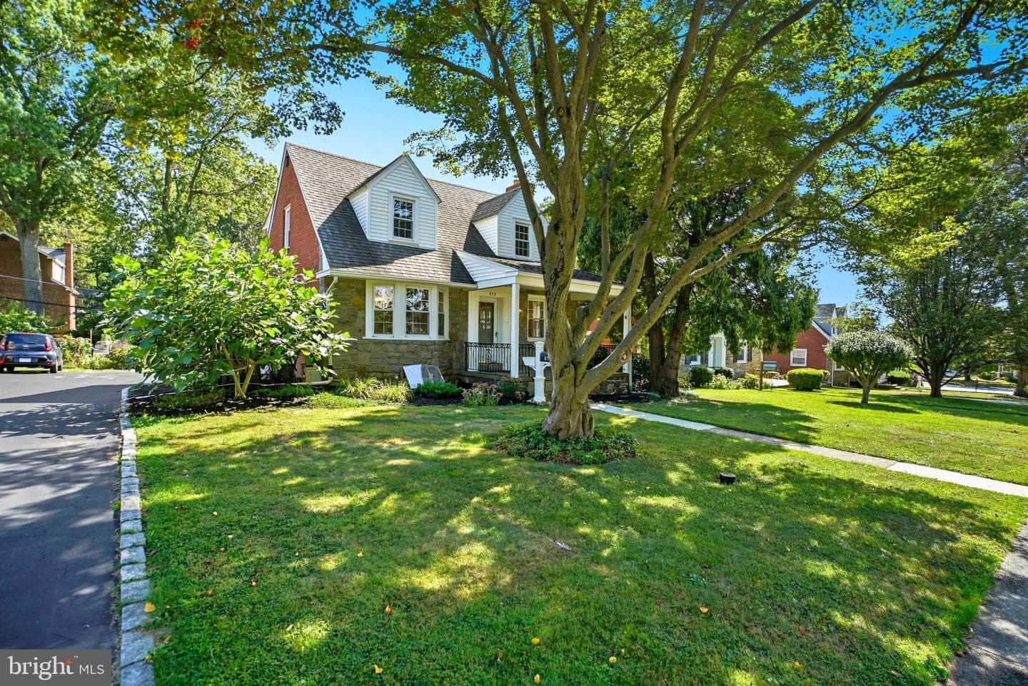 979 Edgewood Drive photo 2