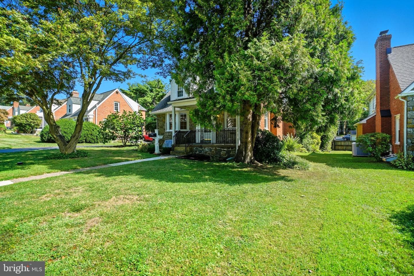 979 Edgewood Drive photo 3