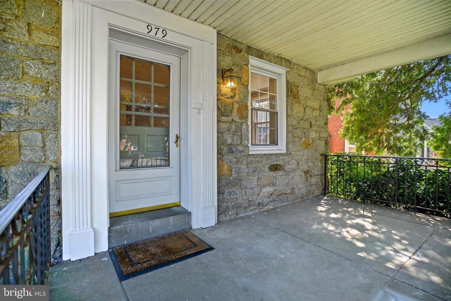 979 Edgewood Drive photo 4