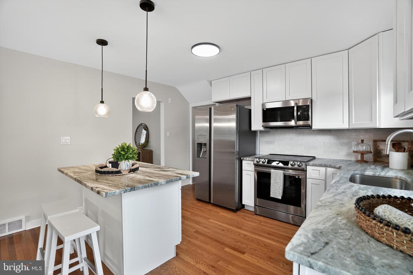 635 Grand Avenue photo 14
