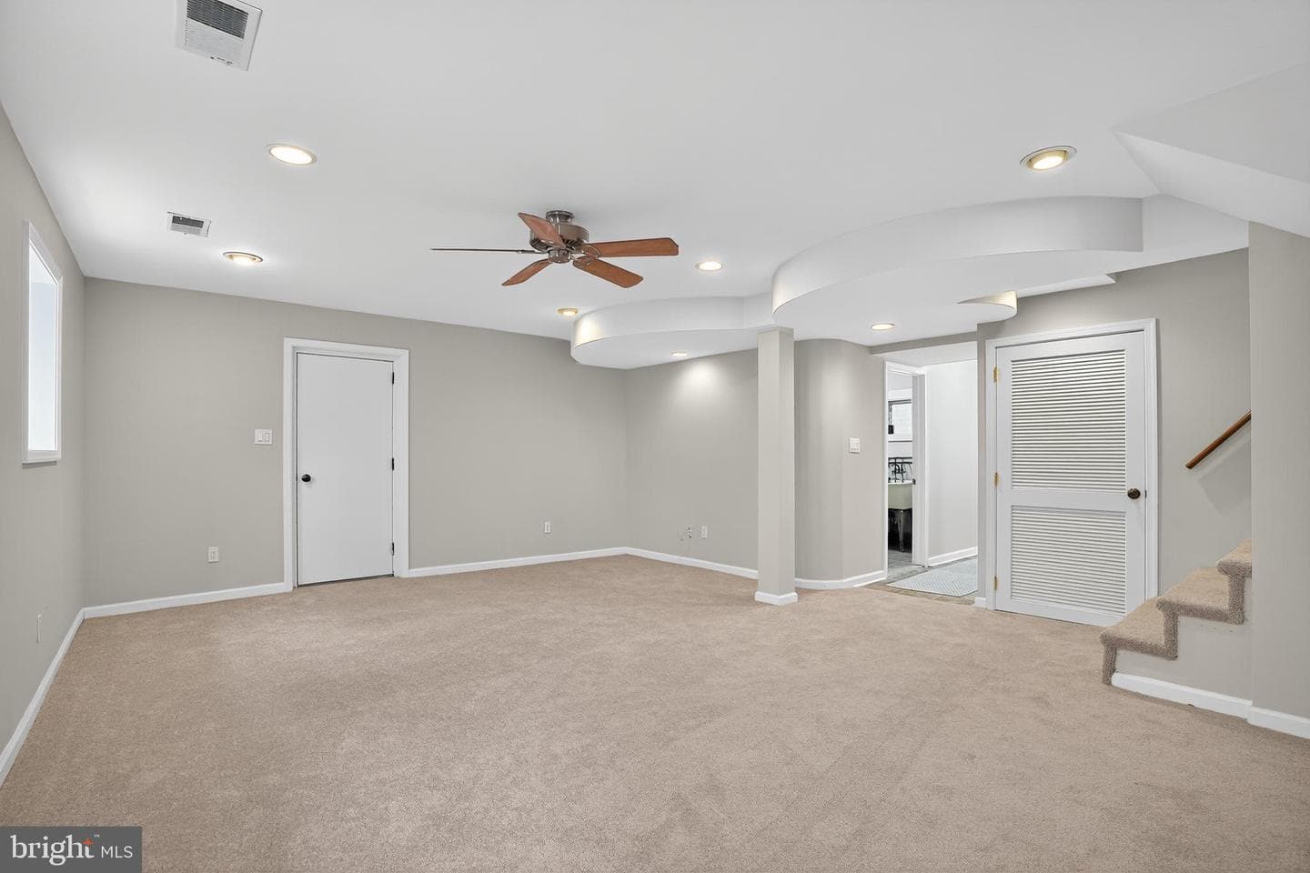 635 Grand Avenue photo 22
