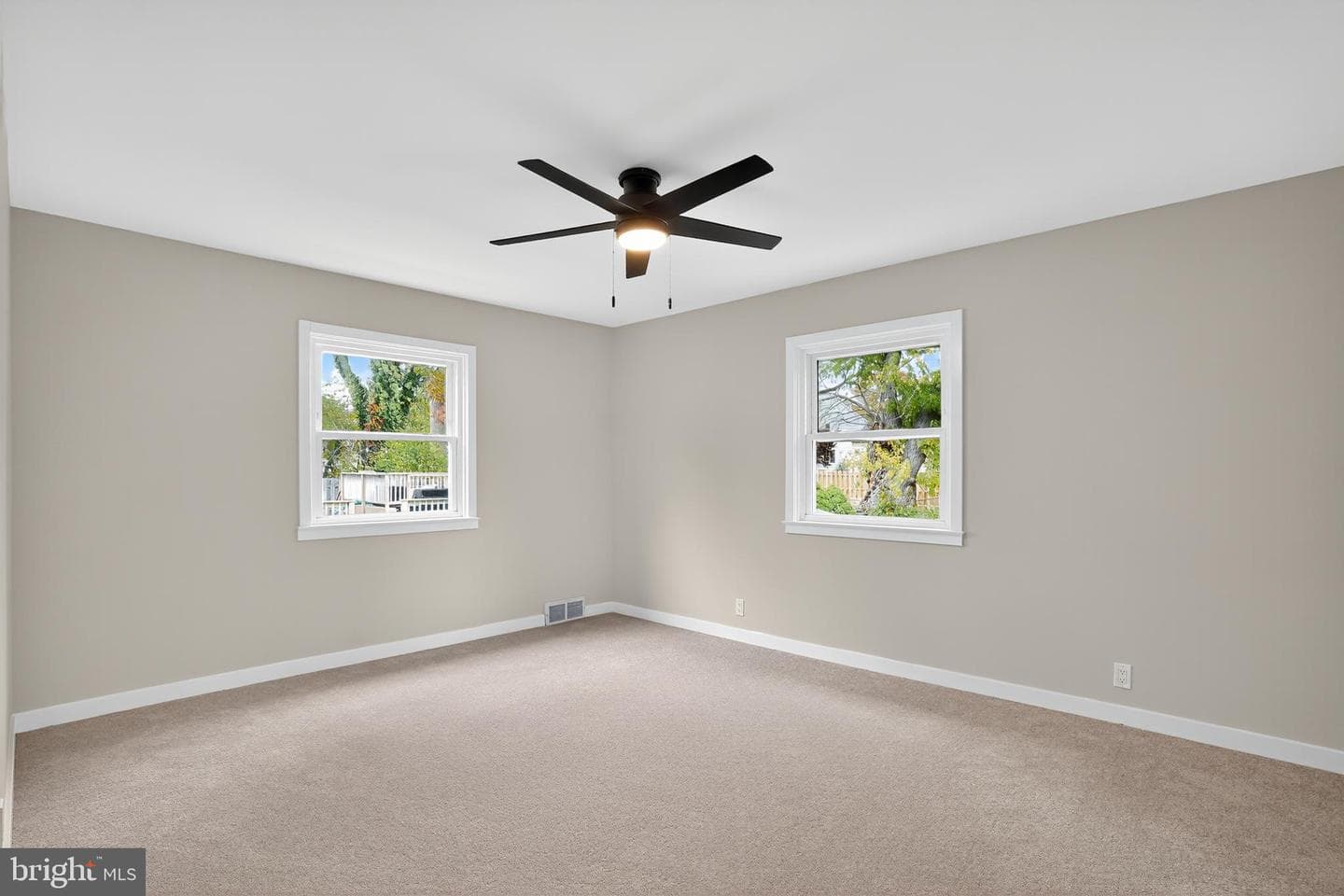635 Grand Avenue photo 23