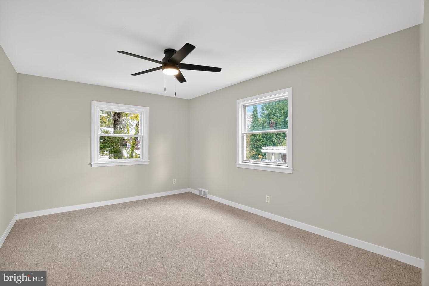 635 Grand Avenue photo 24