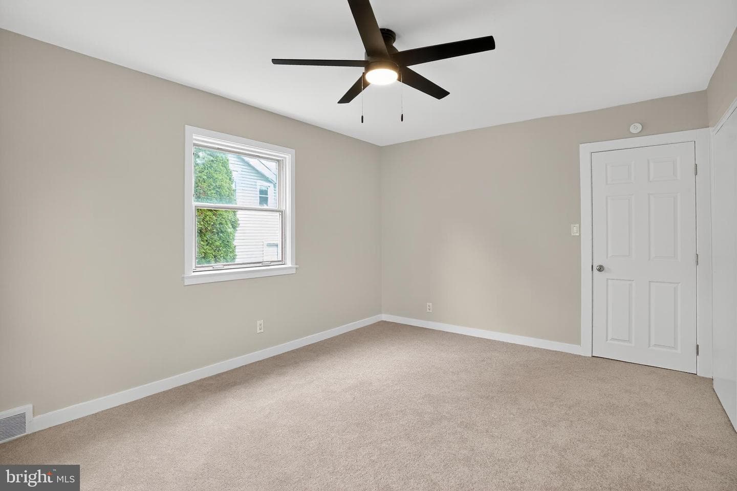 635 Grand Avenue photo 25