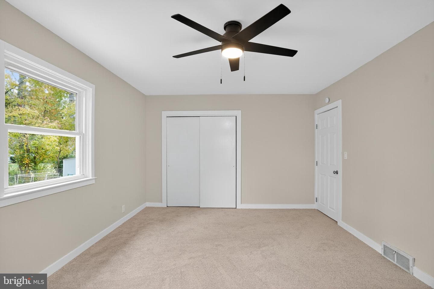 635 Grand Avenue photo 26