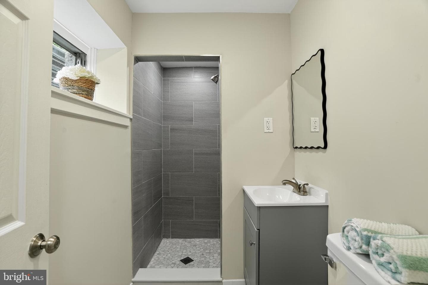 635 Grand Avenue photo 31